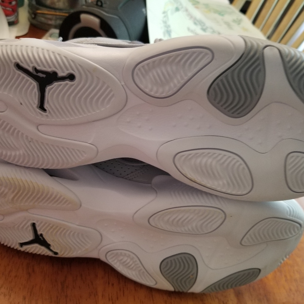 Men's Size 9 Jordan Arua High Tops Light Gray and White